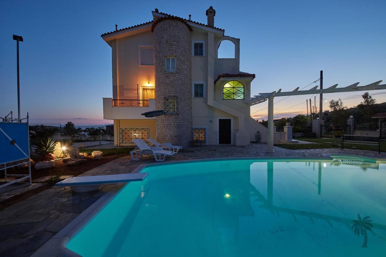 Villa Konstadina With Swimming Pool Kalivia Thorikou Esterno foto